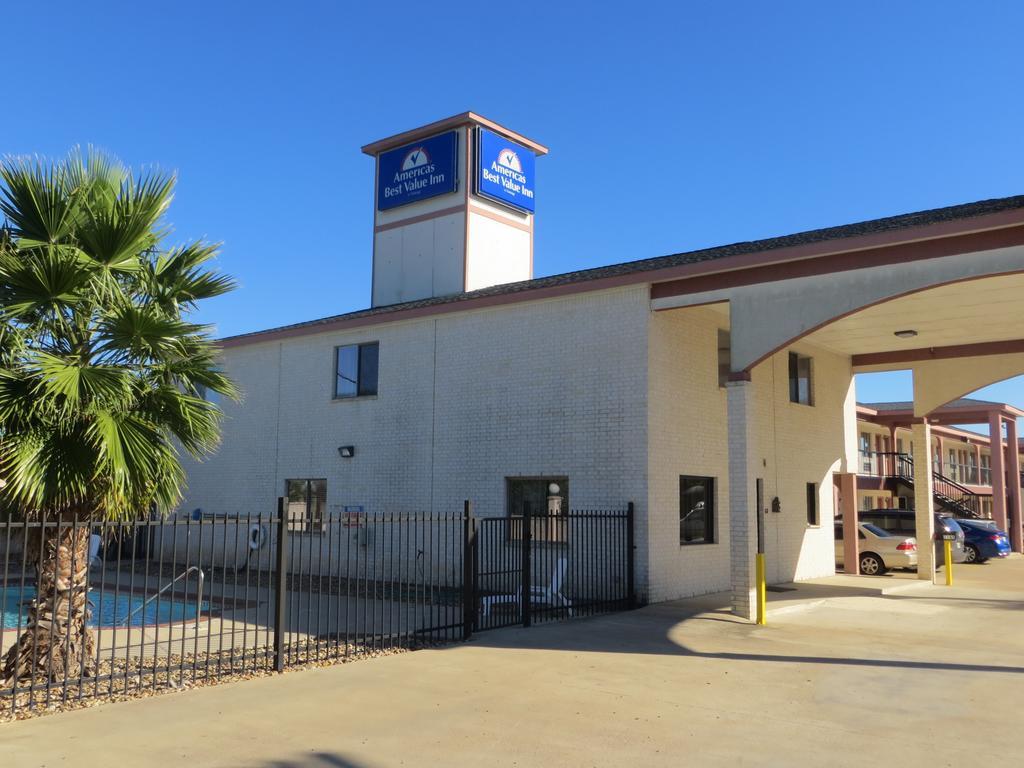 Americas Best Value Inn & Suites Hempstead Exterior photo