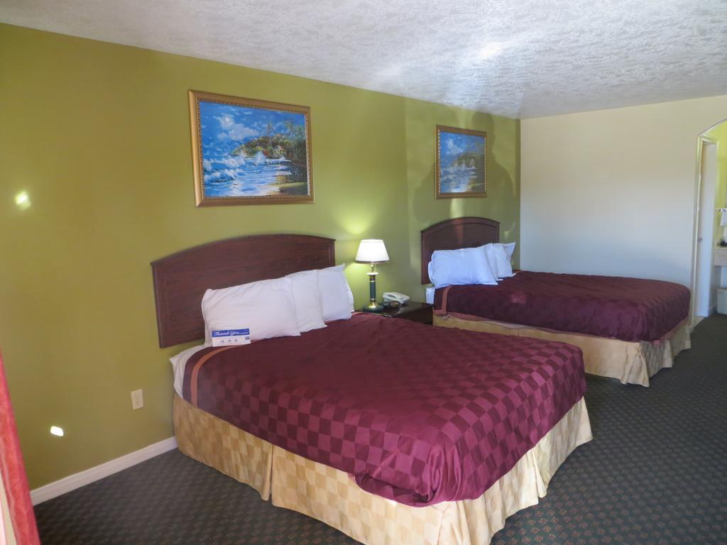 Americas Best Value Inn & Suites Hempstead Room photo
