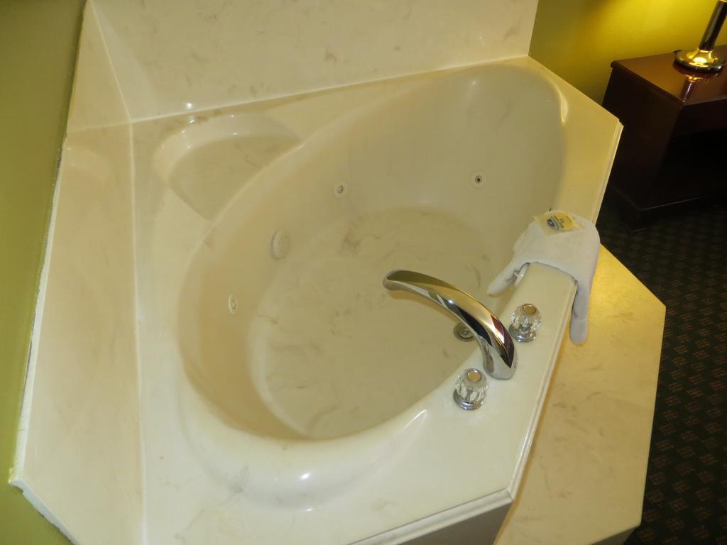 Americas Best Value Inn & Suites Hempstead Room photo