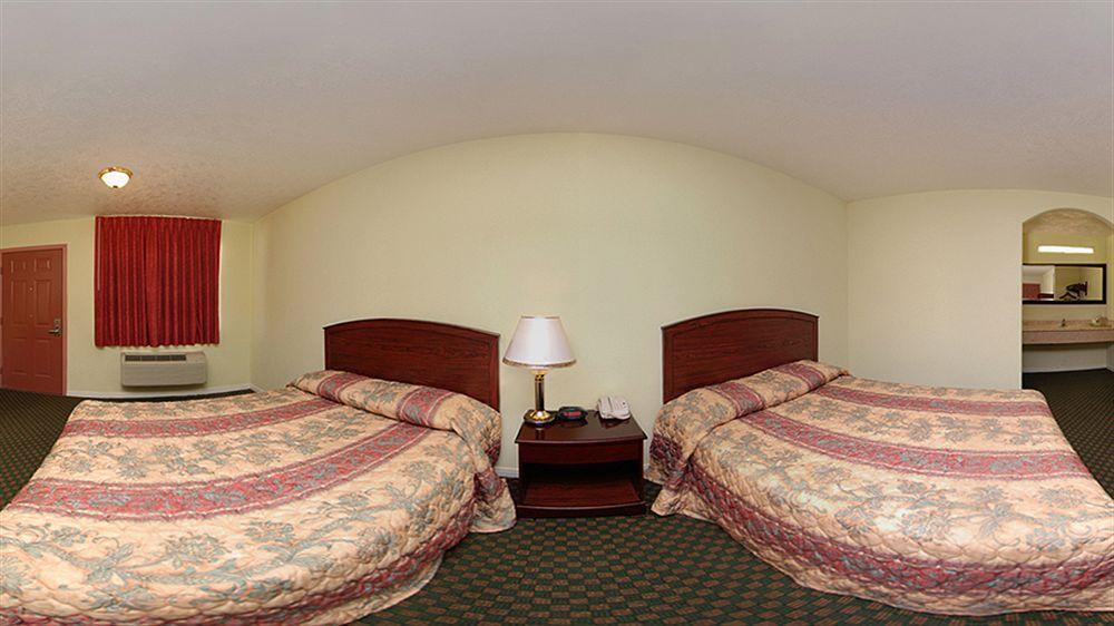 Americas Best Value Inn & Suites Hempstead Exterior photo