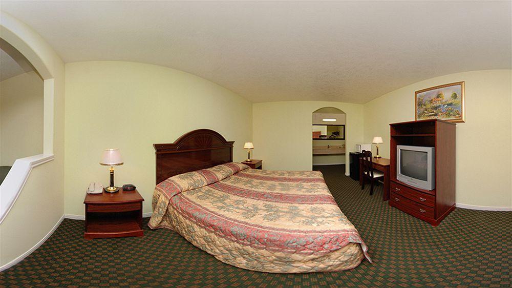 Americas Best Value Inn & Suites Hempstead Exterior photo