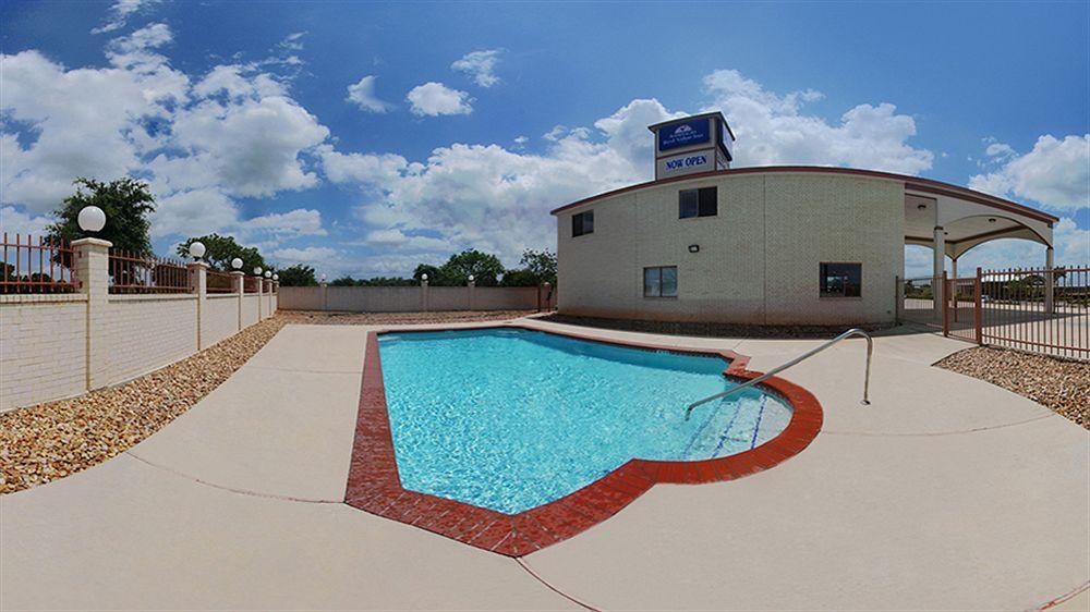 Americas Best Value Inn & Suites Hempstead Exterior photo