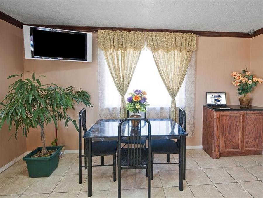 Americas Best Value Inn & Suites Hempstead Exterior photo