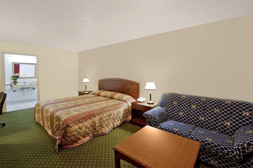 Americas Best Value Inn & Suites Hempstead Exterior photo