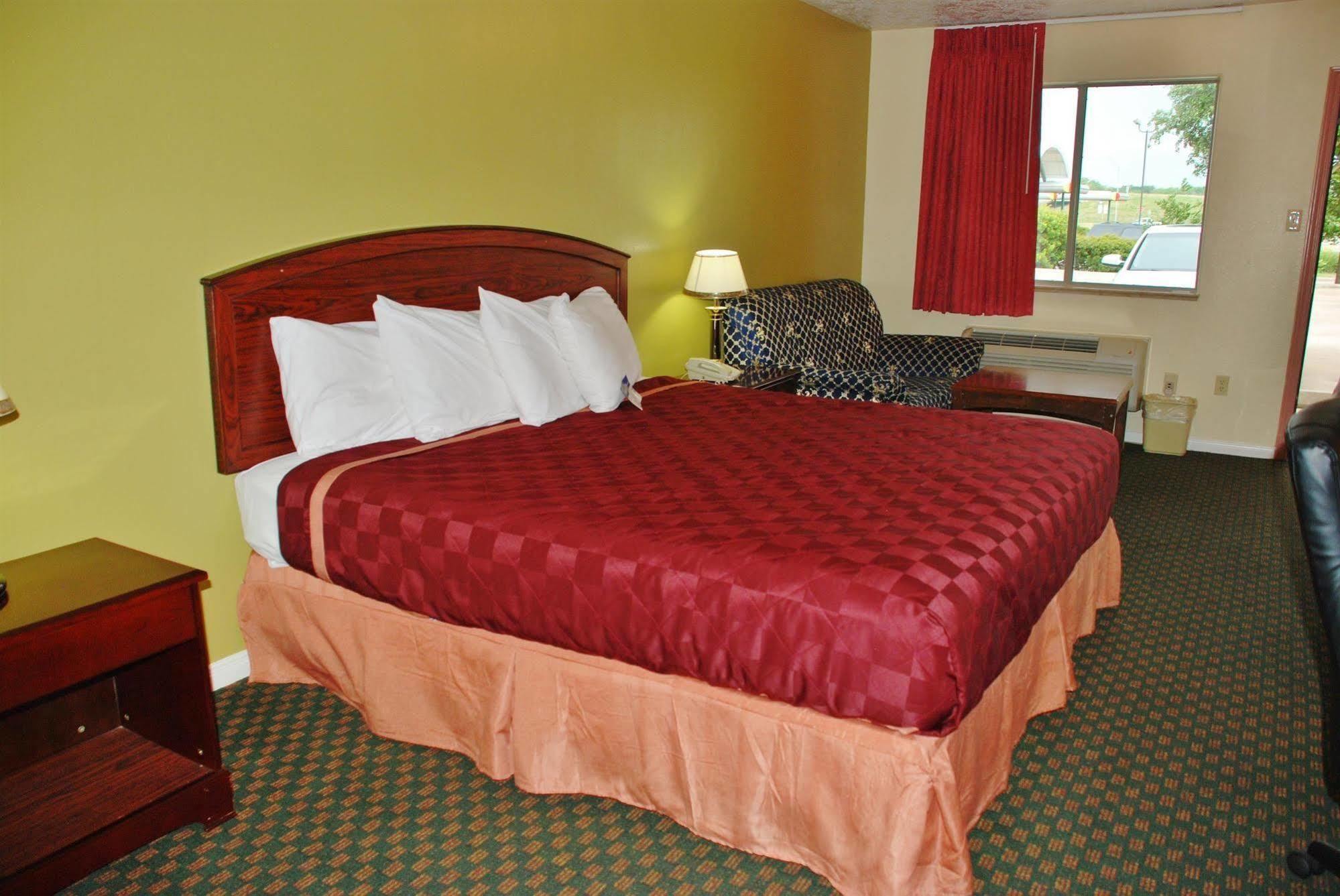 Americas Best Value Inn & Suites Hempstead Exterior photo