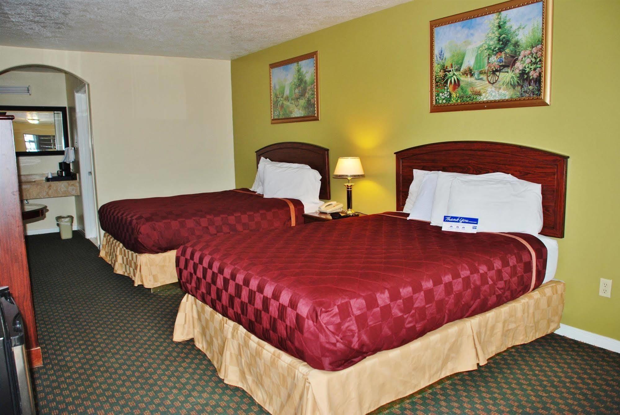 Americas Best Value Inn & Suites Hempstead Exterior photo