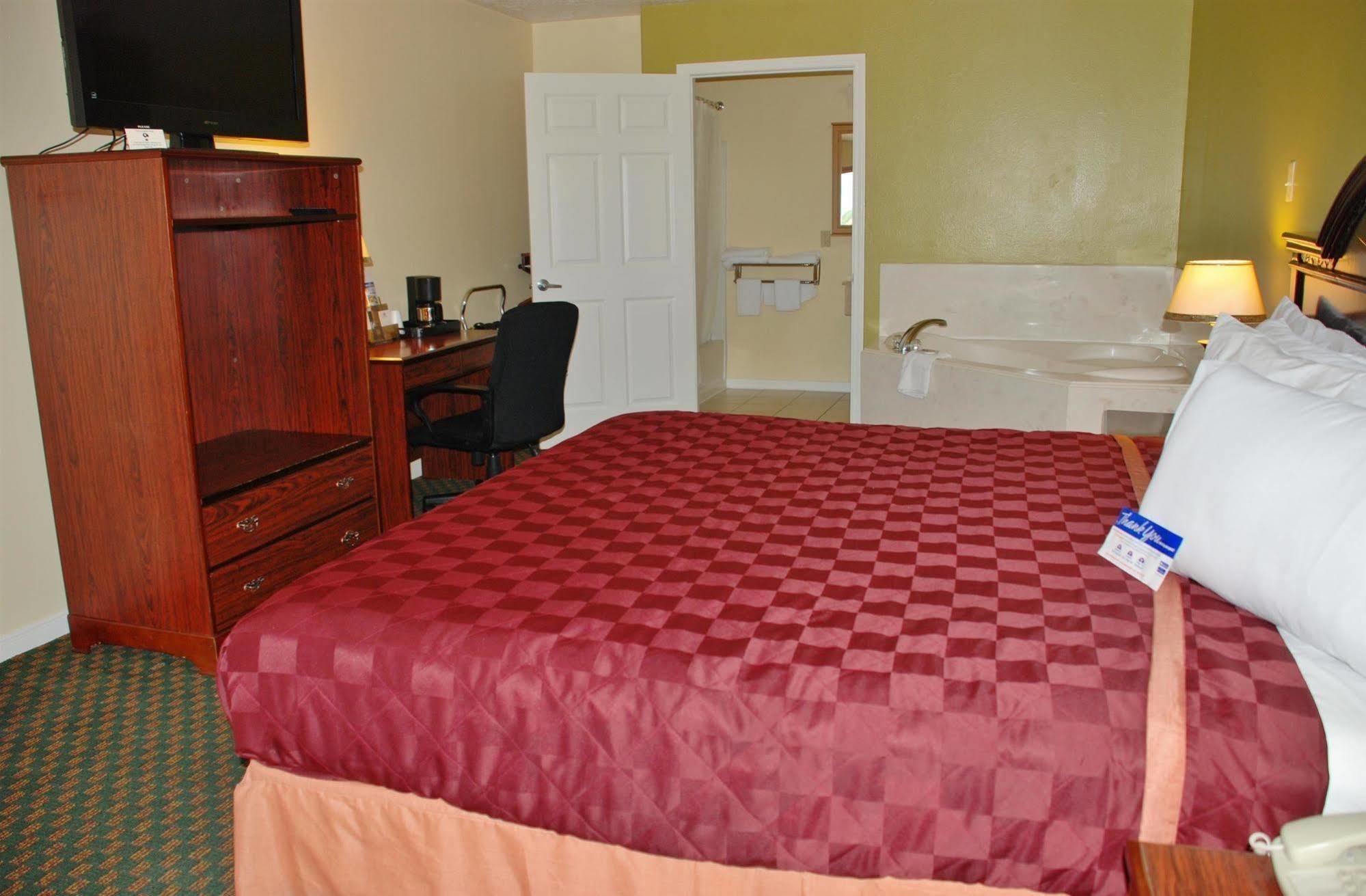 Americas Best Value Inn & Suites Hempstead Exterior photo