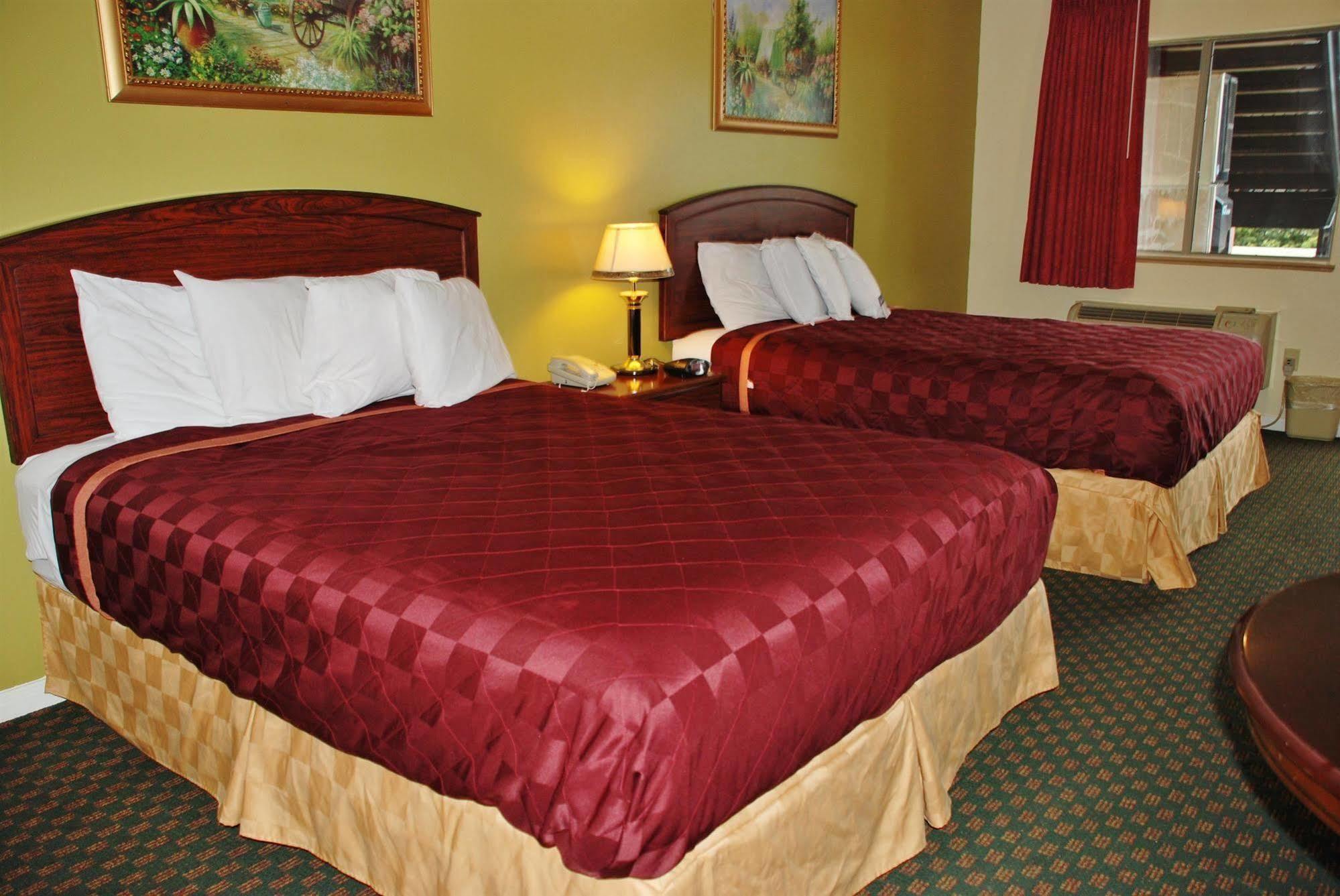 Americas Best Value Inn & Suites Hempstead Exterior photo